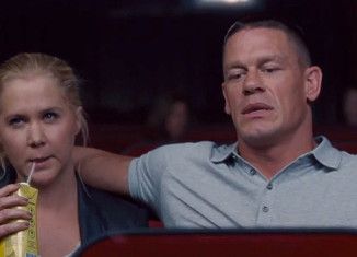 Amy Schumer y John Cena en Y de repente tú