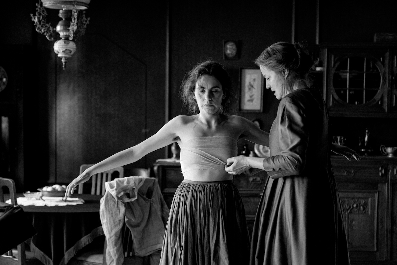 La Chica de la Aguja, crítica de cine. Filmfílicos, blog de cine.