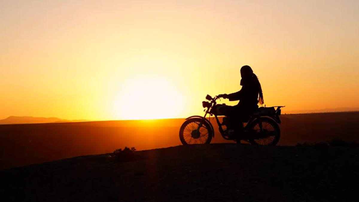 Documental Cutting Through Rocks
