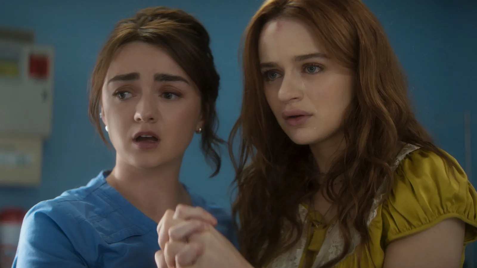 Joey King y Maisie Williams en Practical Magic (2026), filmfilicos blog de cine